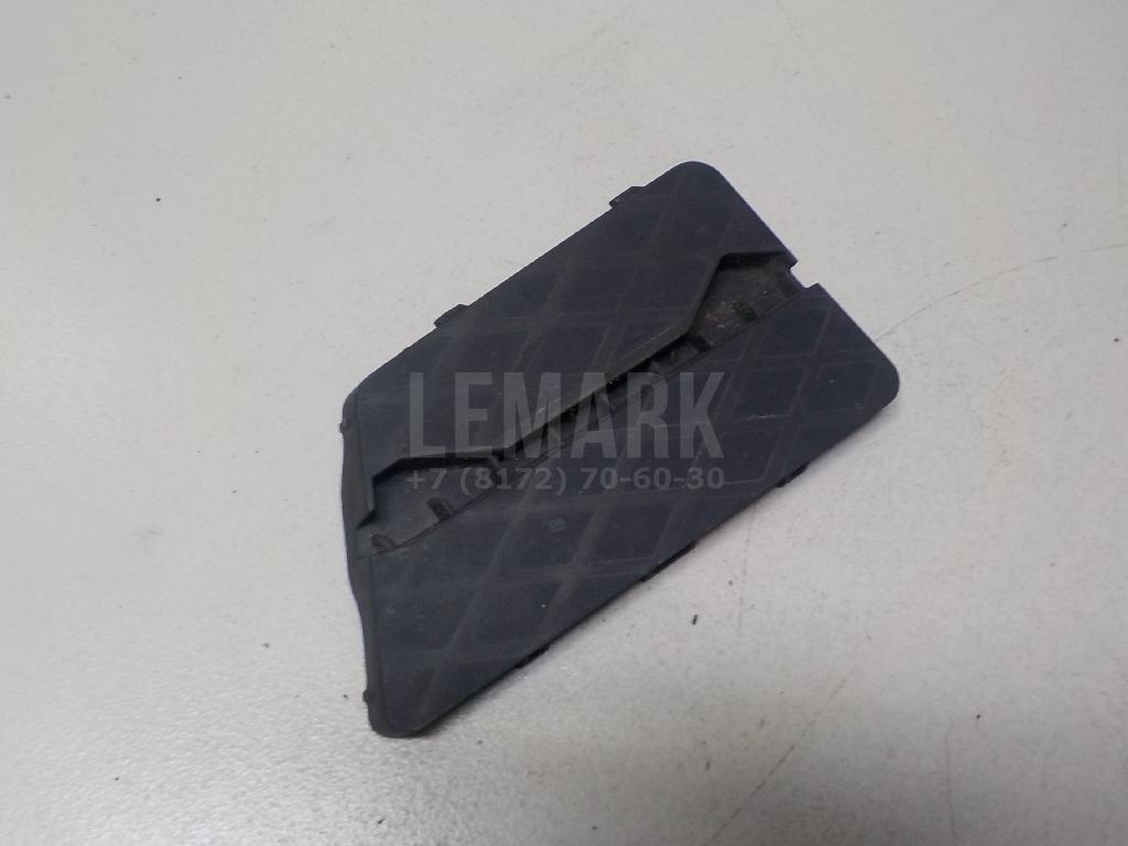 Заглушка бампера левая