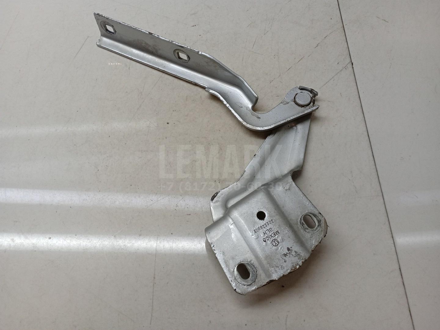 Петля капота правая 5C6823302 VAG