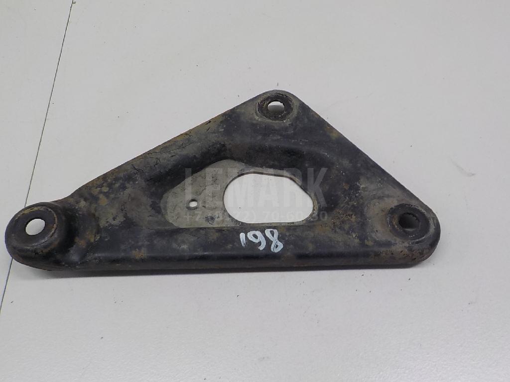 Кронштейн передней балки 302038 GM