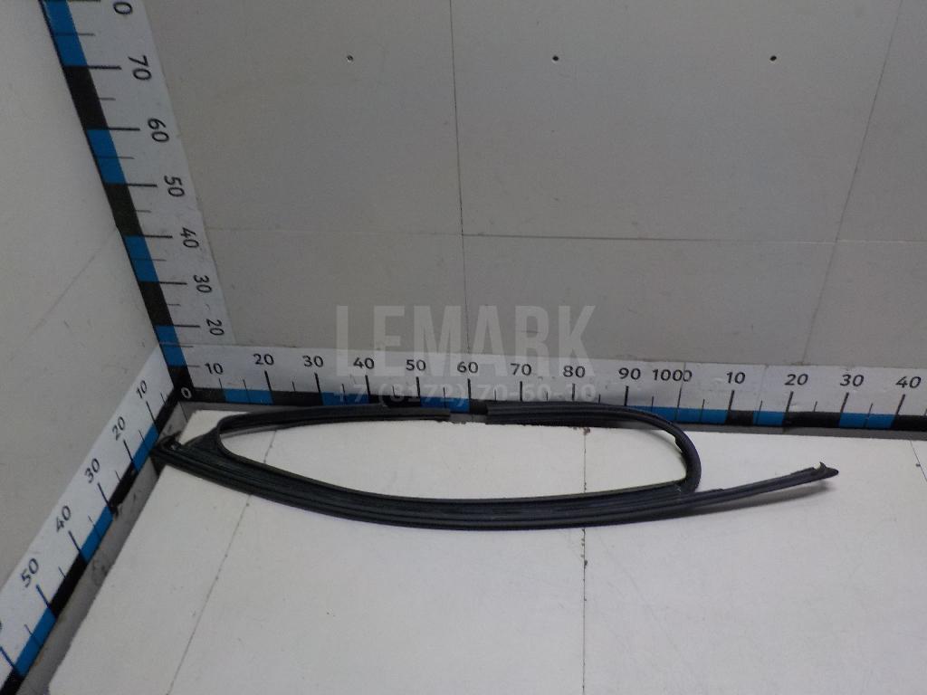 Уплотнитель стекла двери для  BMW X1 F48 2014-2022
