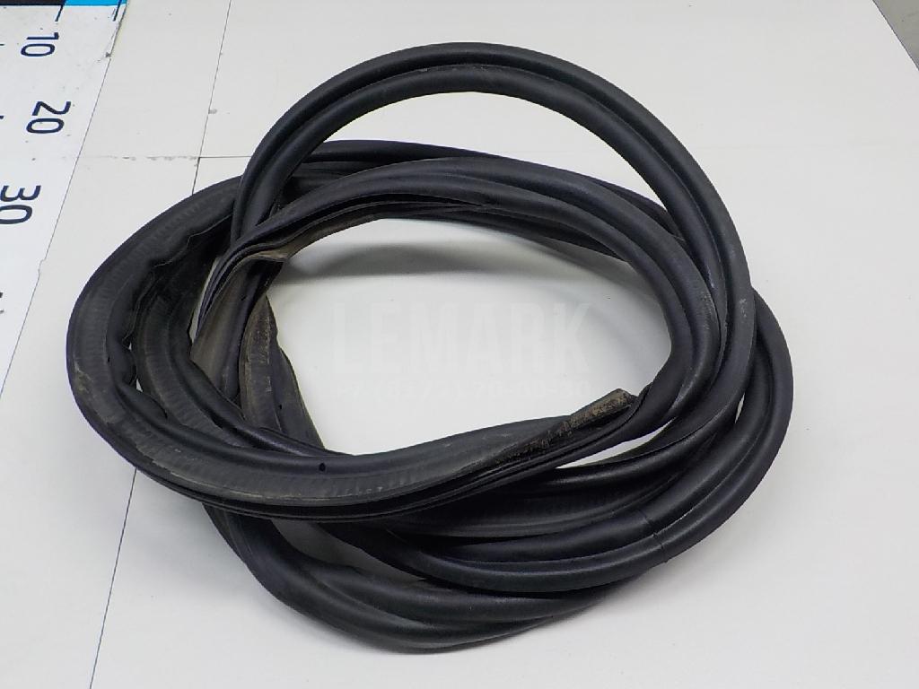 Уплотнитель багажника 5N0827705A VAG