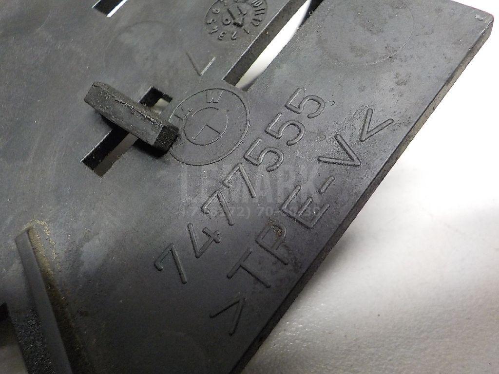 Кожух замка капота