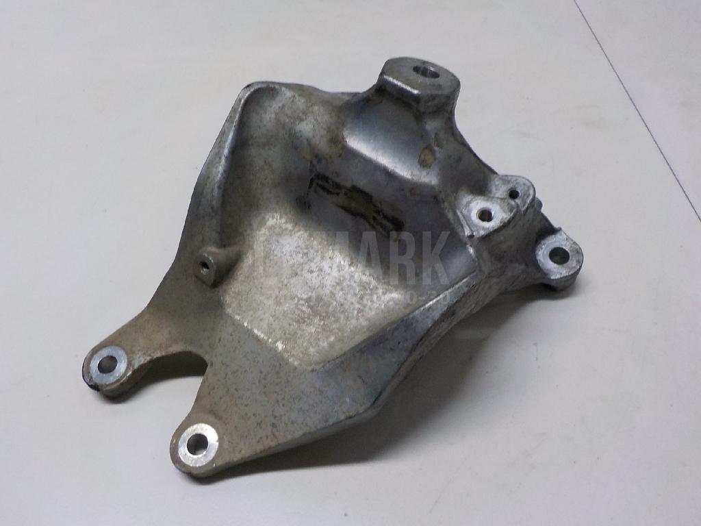 Кронштейн опоры двигателя 8W0199308H VAG