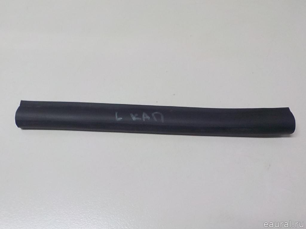Уплотнитель капота