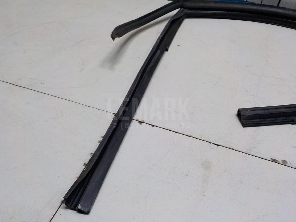 Уплотнитель стекла двери для  BMW X5 F15/F85 2013-2018