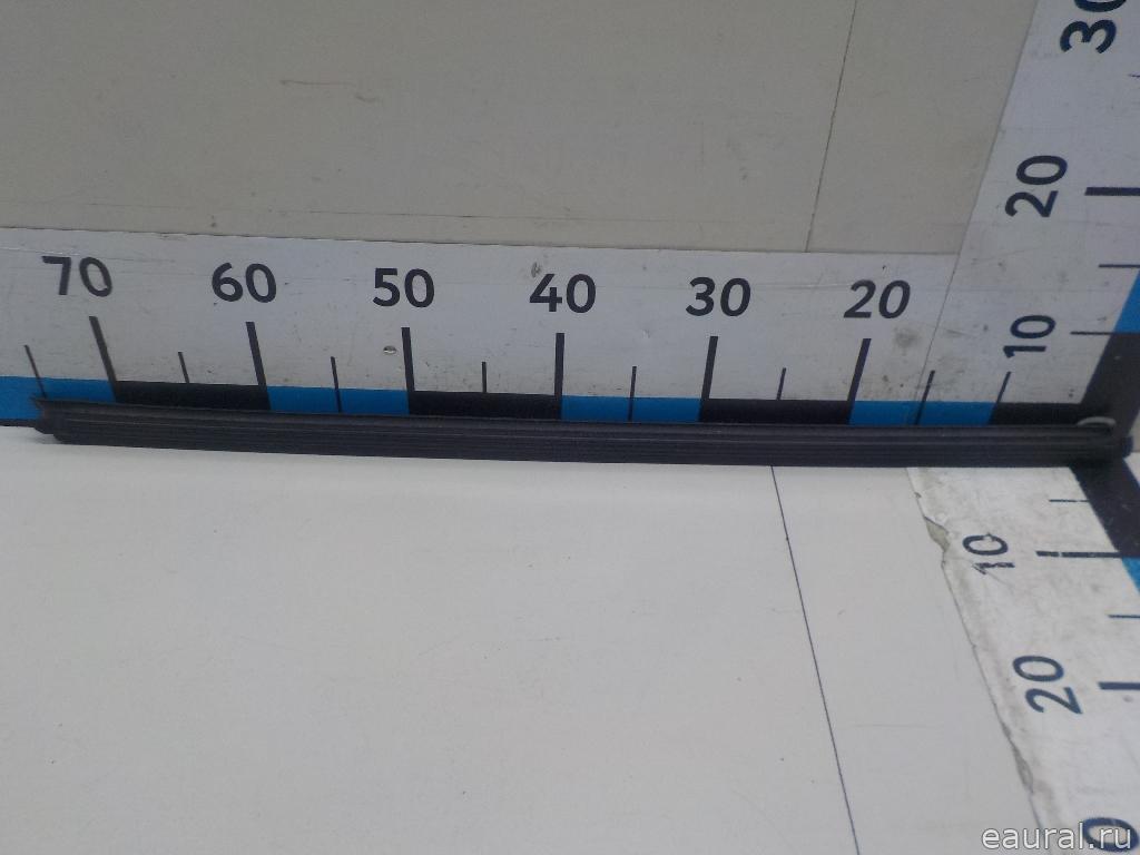 Накладка стекла переднего левого
