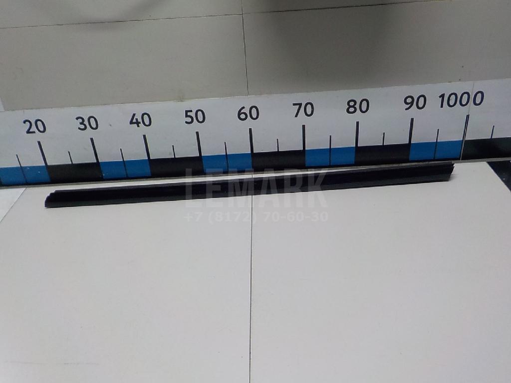 Накладка стекла переднего левого 5L0837479 VAG