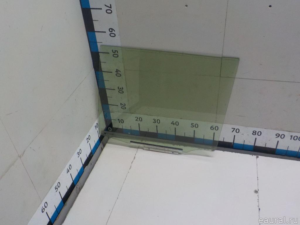 Стекло двери задней левой
