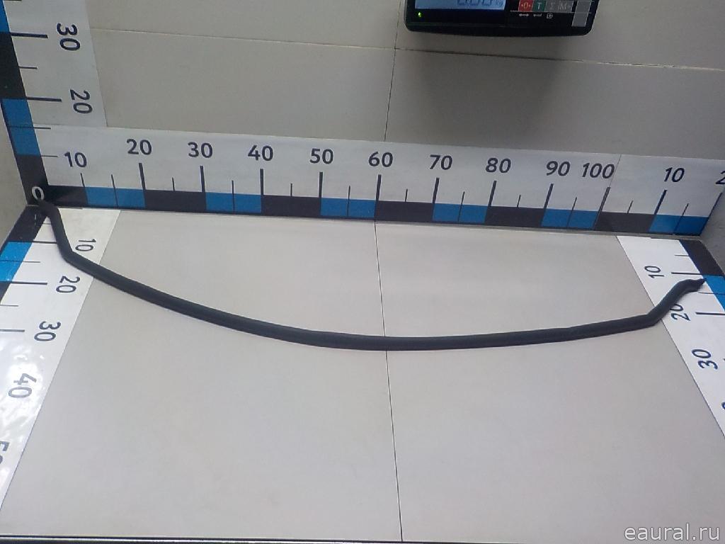 Уплотнитель капота