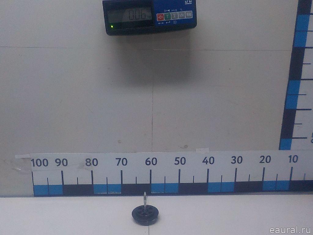 Болт крепления запасного колеса