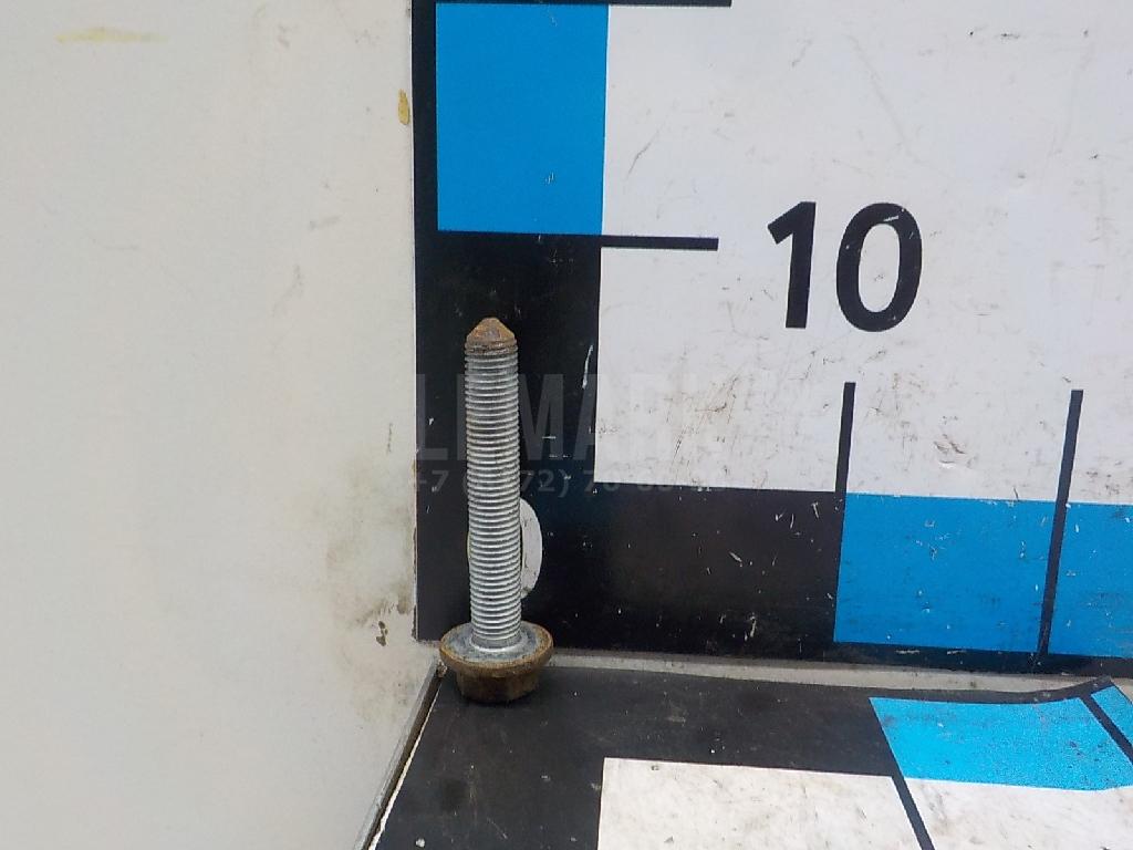 Болт заднего рычага