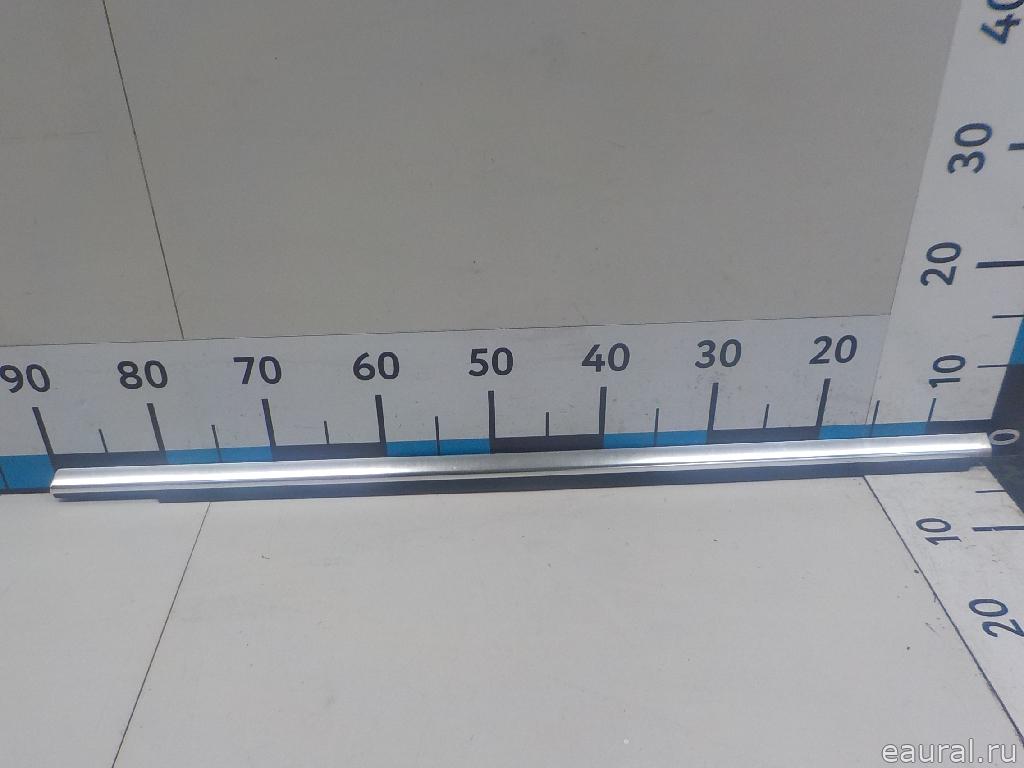 Накладка стекла переднего левого