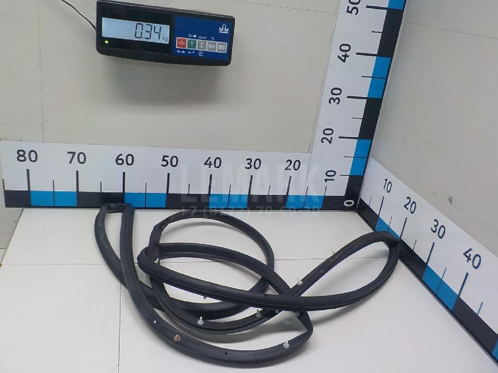 Уплотнитель двери 821302W000 Hyundai-Kia