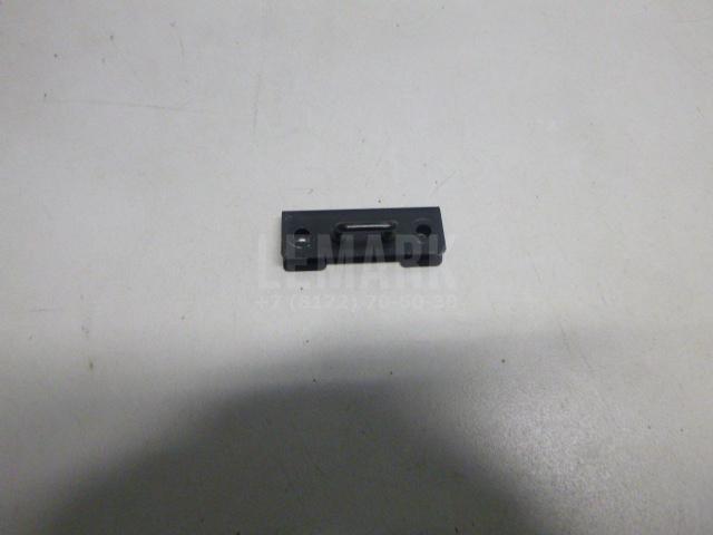Замок бардачка 68640JG00A Nissan
