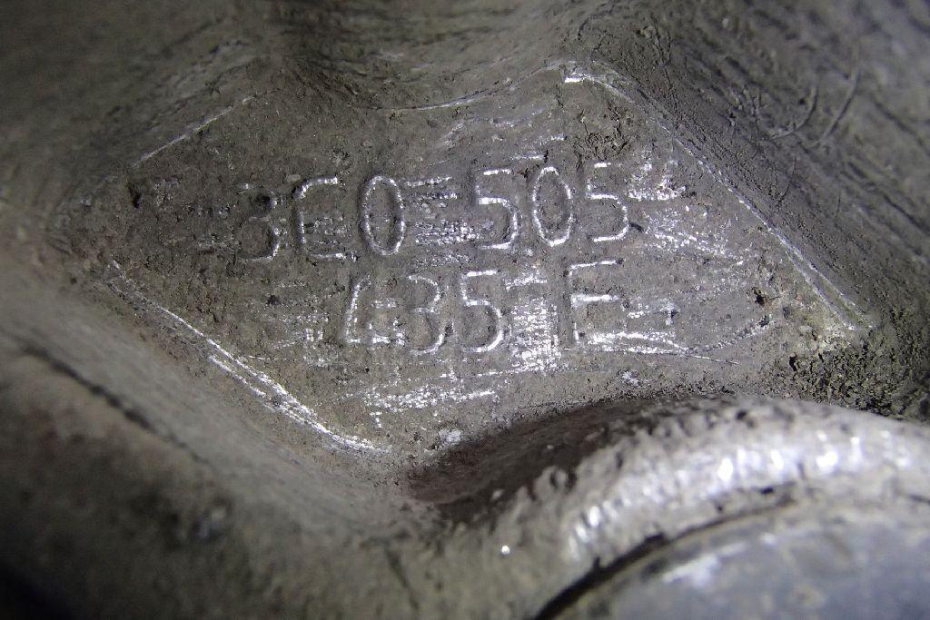 Кулак поворотный задний левый для  Audi A8 [4D] 1999-2002
