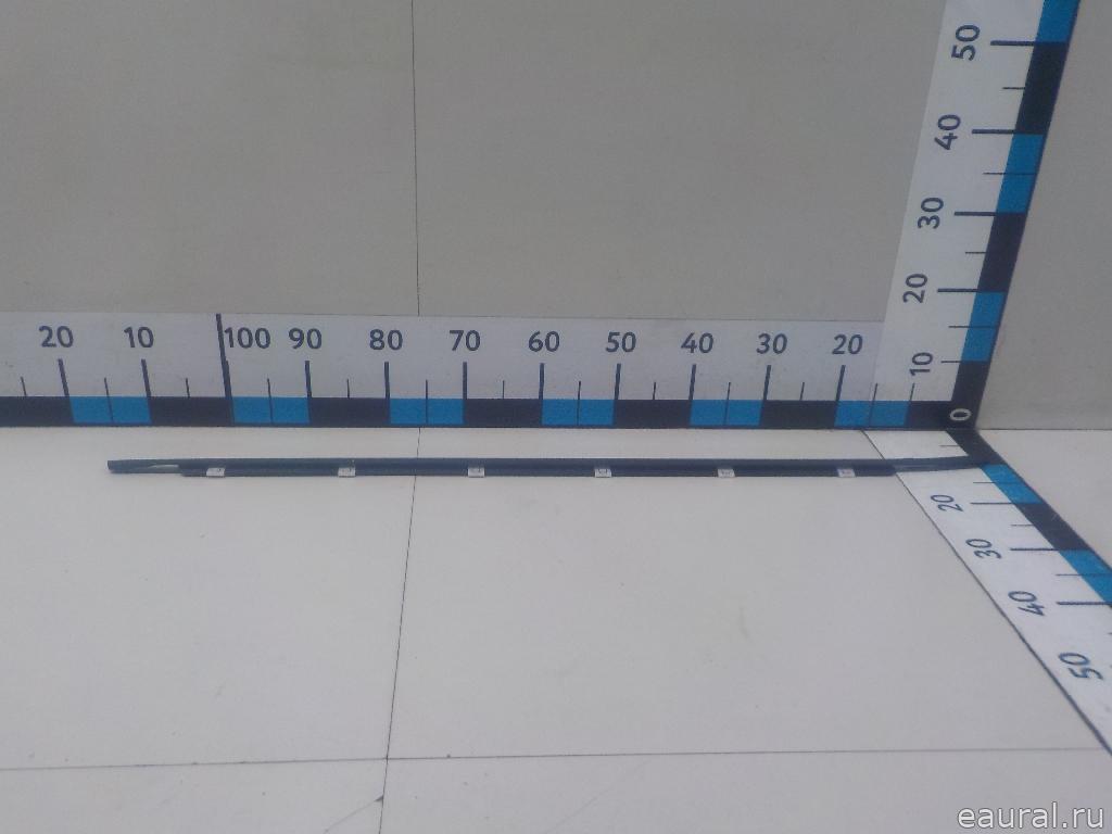 Накладка стекла переднего правого