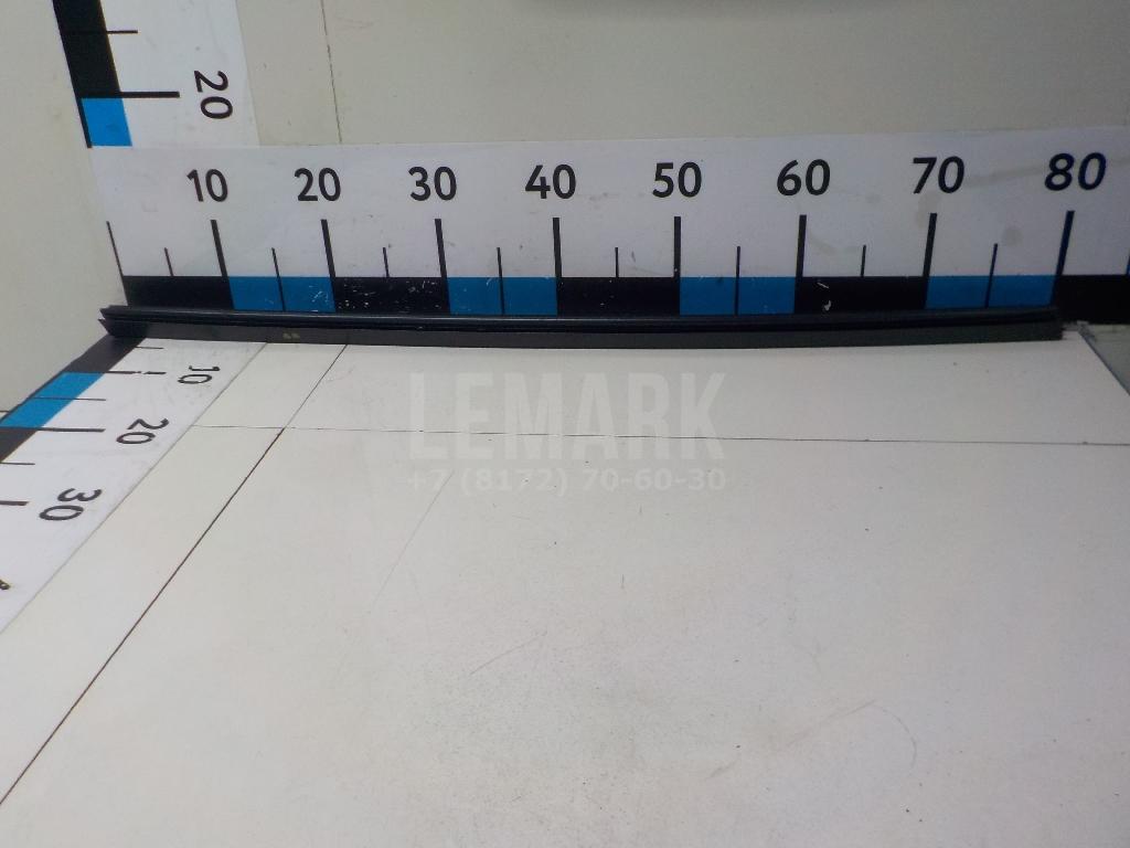 Уплотнитель двери 1486610 Ford