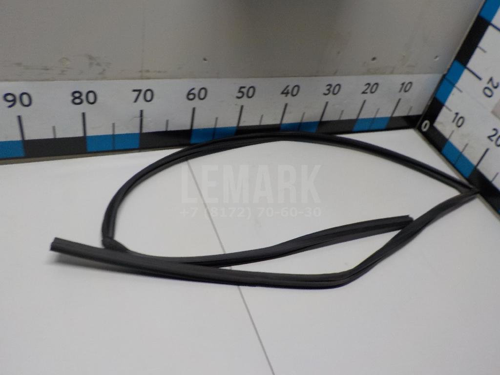 Уплотнитель стекла двери 6815142100 Toyota