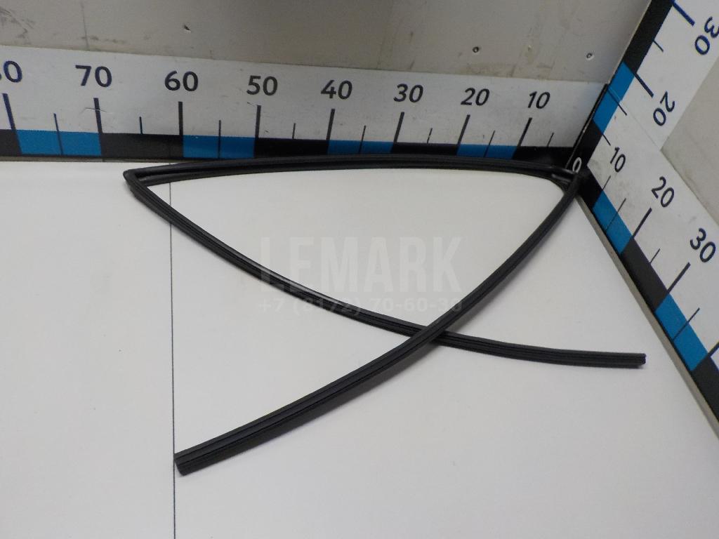 Уплотнитель стекла двери 6814242050 Toyota