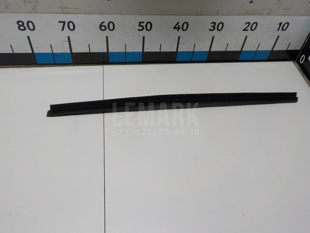 Уплотнитель (внутри) 6817442040 Toyota