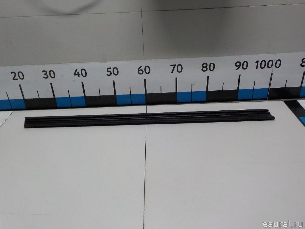 Накладка стекла переднего левого