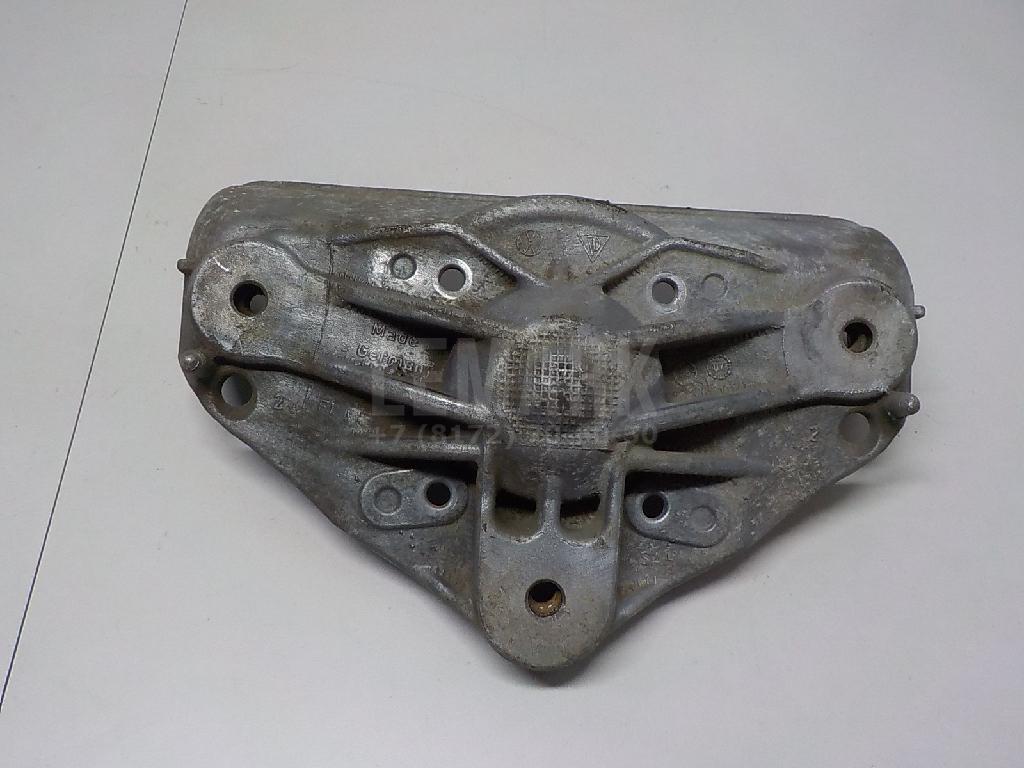 Кронштейн амортизатора 7L0412391E VAG