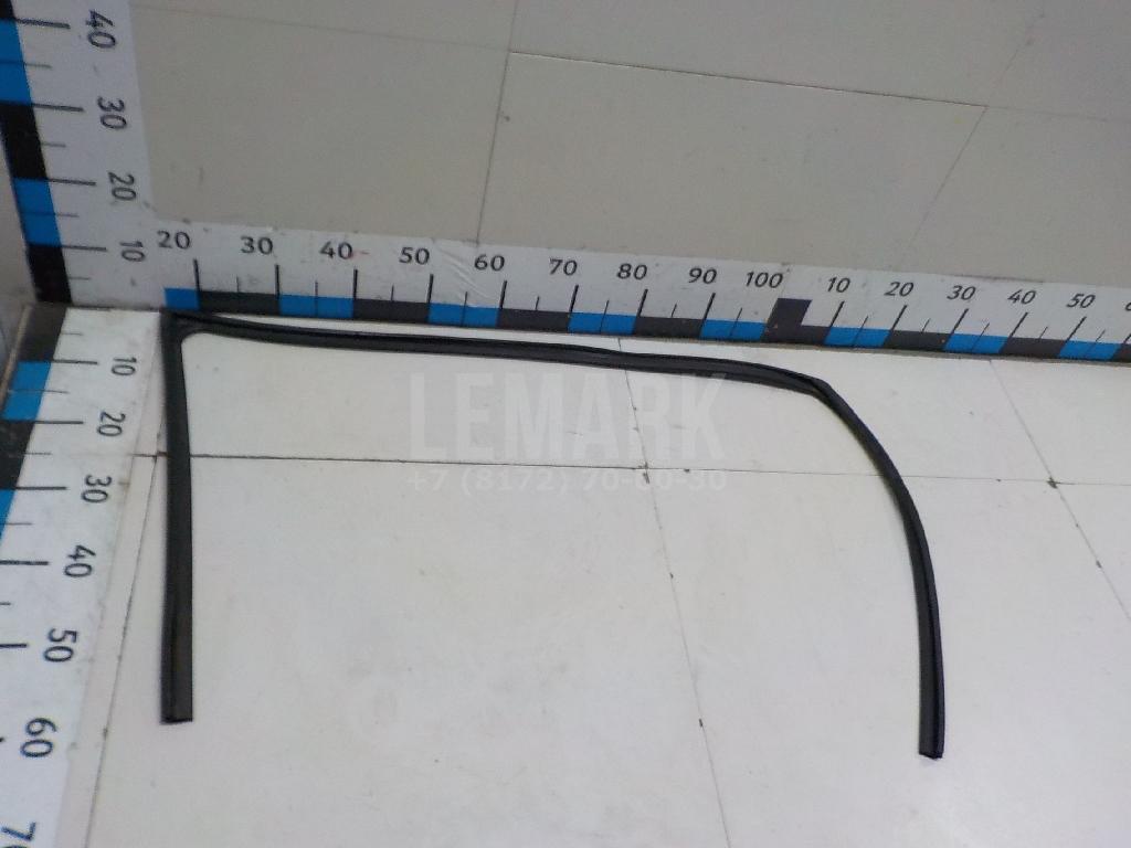 Уплотнитель стекла двери 825402P000 Hyundai-Kia