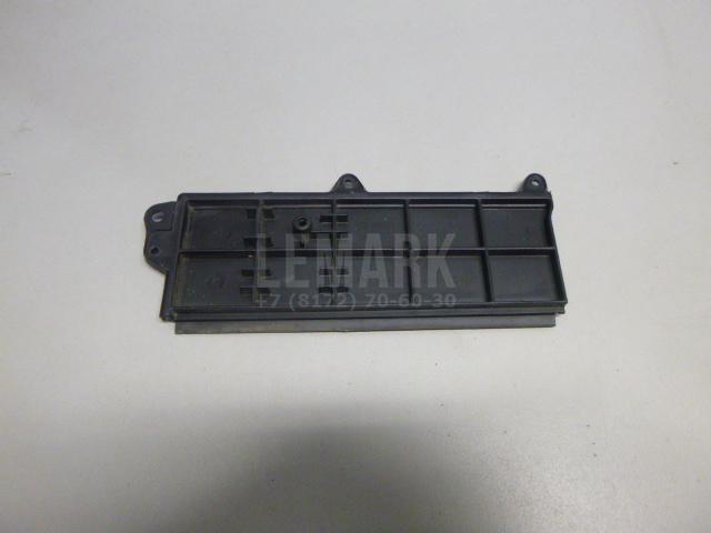 Крышка салонного фильтра 1335554 Ford