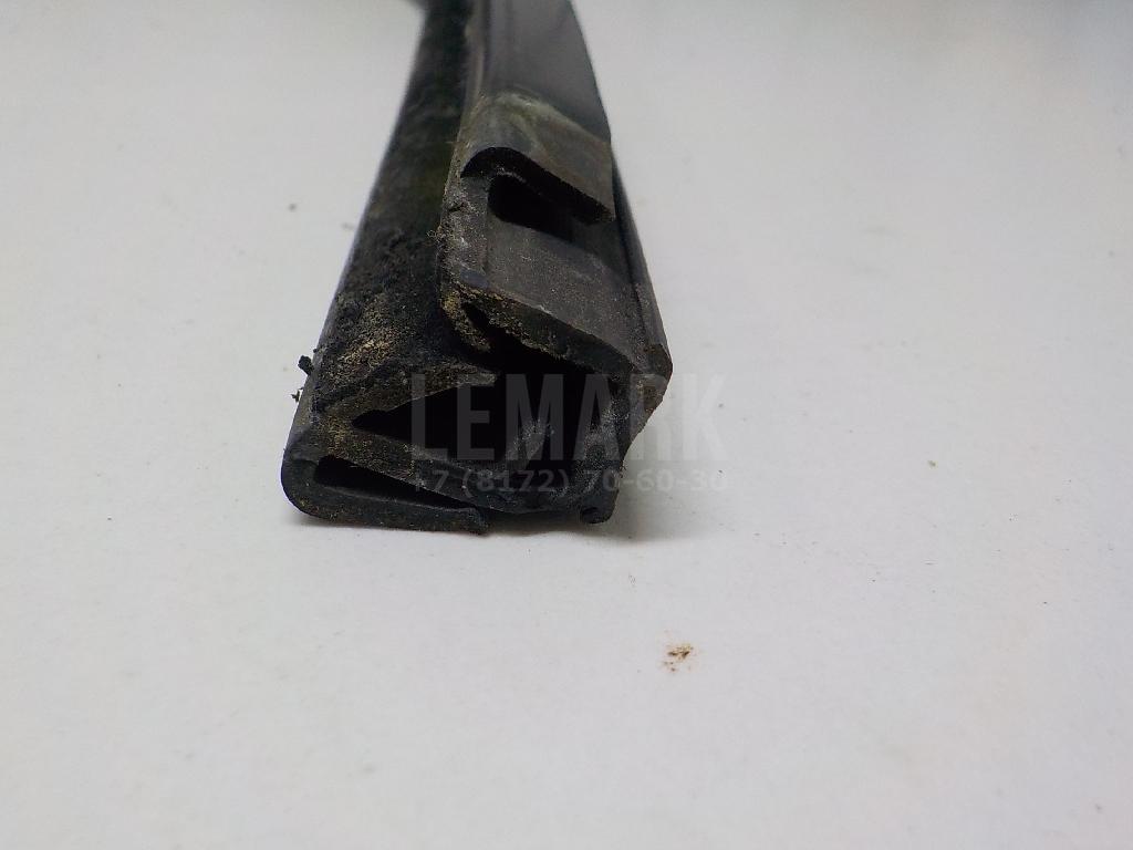Уплотнитель стекла двери для  Ford Focus I 1998-2005