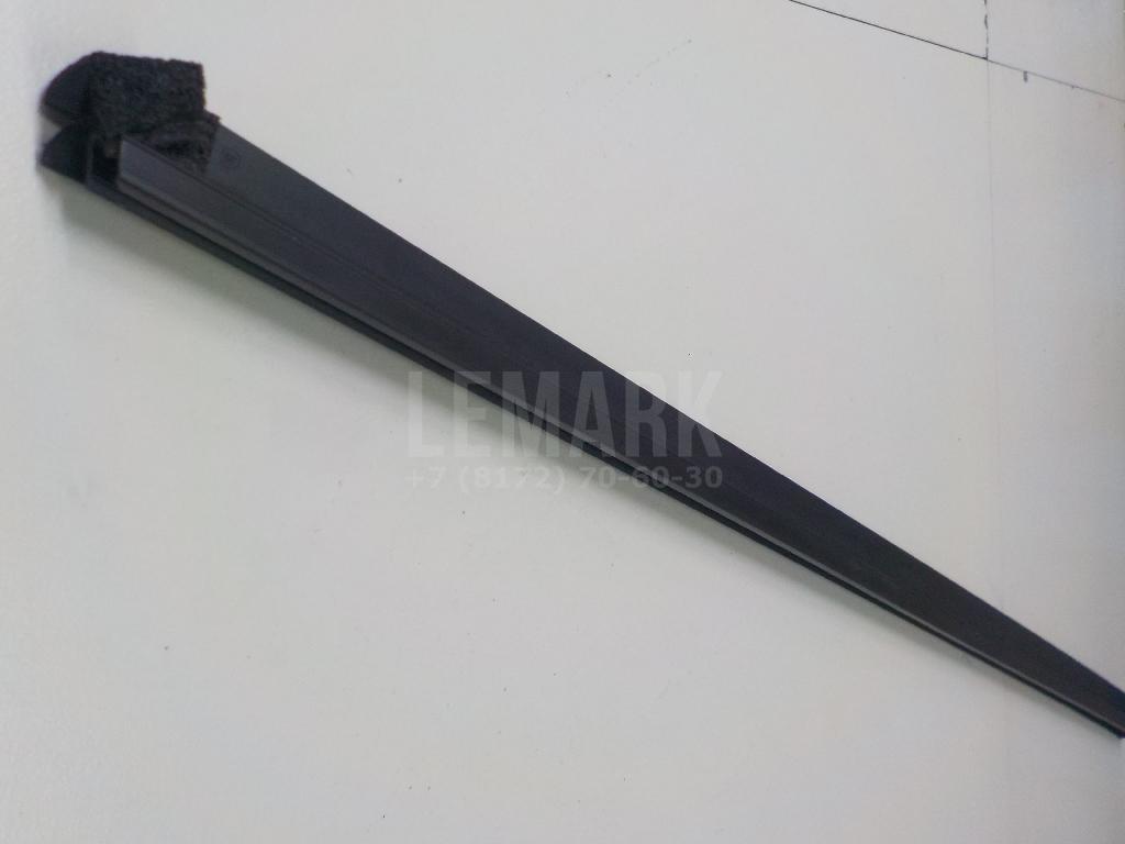 Уплотнитель стекла двери 3T0837479 VAG