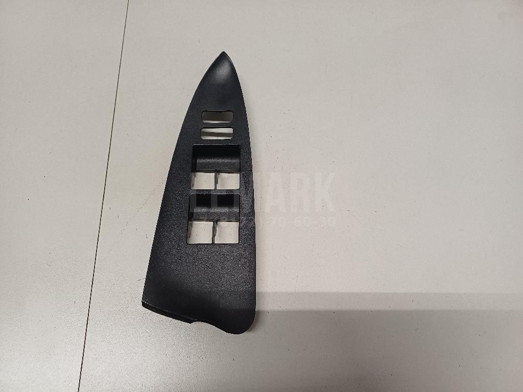 Накладка блока управления стеклоподъемниками 7423242070B0 Toyota