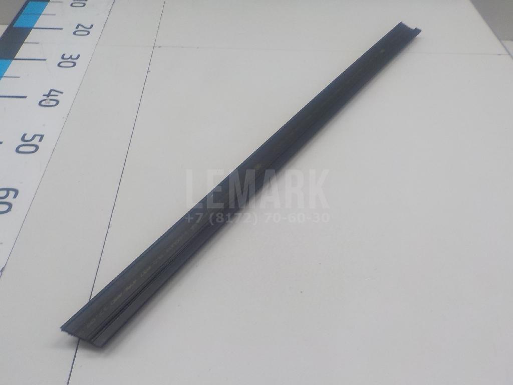 Накладка стекла переднего левого 5L0837479 VAG