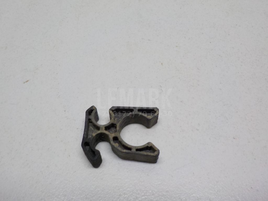 Крепеж 1672592 Ford