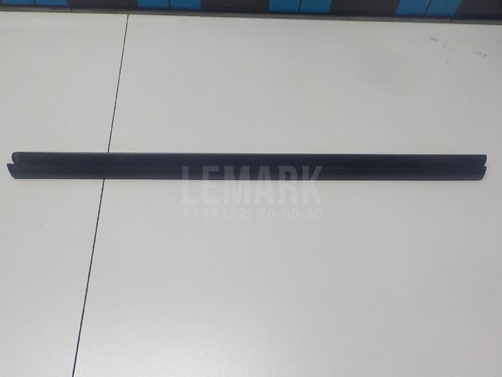 Уплотнитель стекла двери 1Z9839479B VAG
