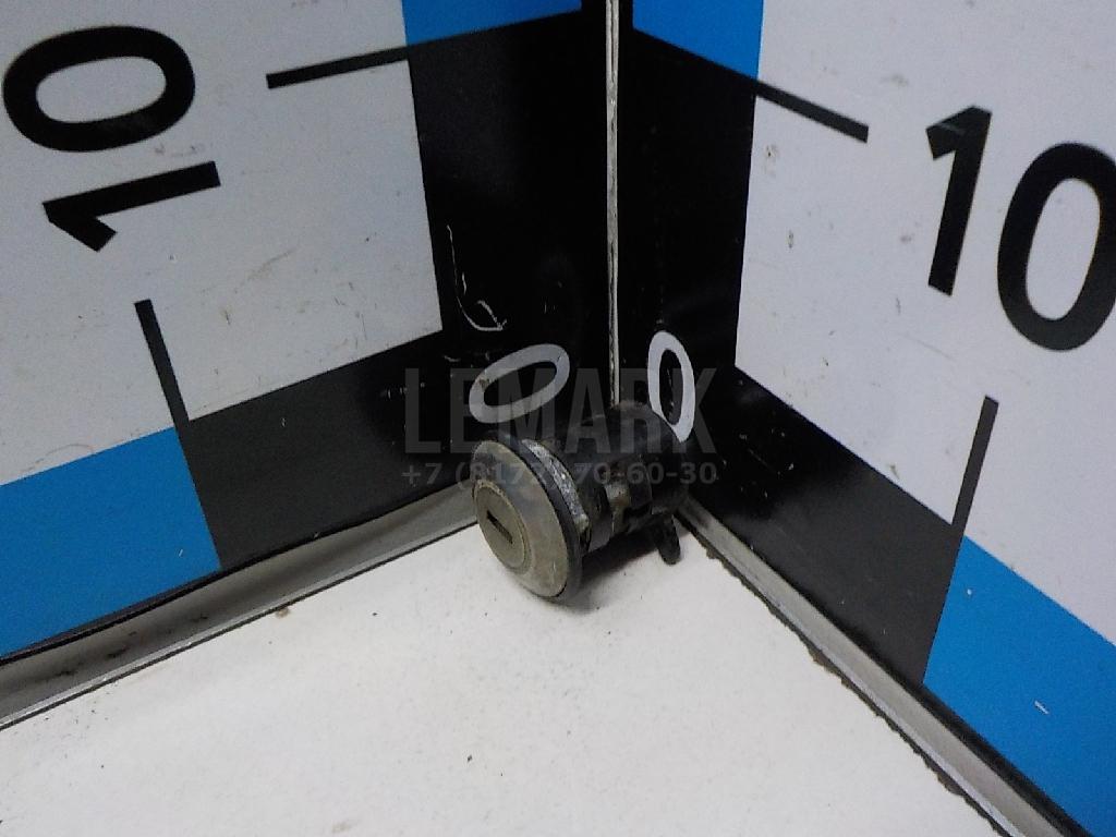 Вставка замка двери прав. для  Ford Focus II 2005-2008