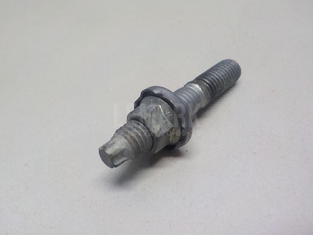 Шпилька впускного коллектора 1441600Q0H Nissan