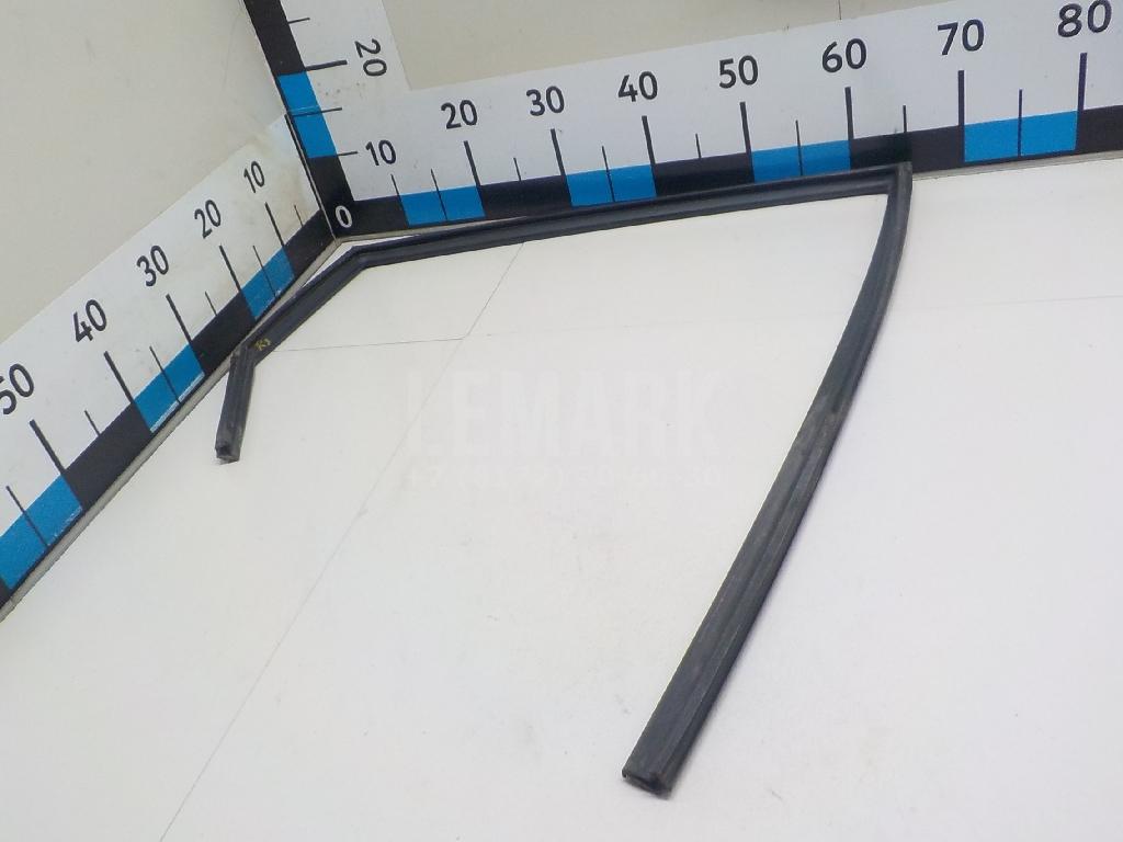 Уплотнитель стекла двери 835401H000 Hyundai-Kia