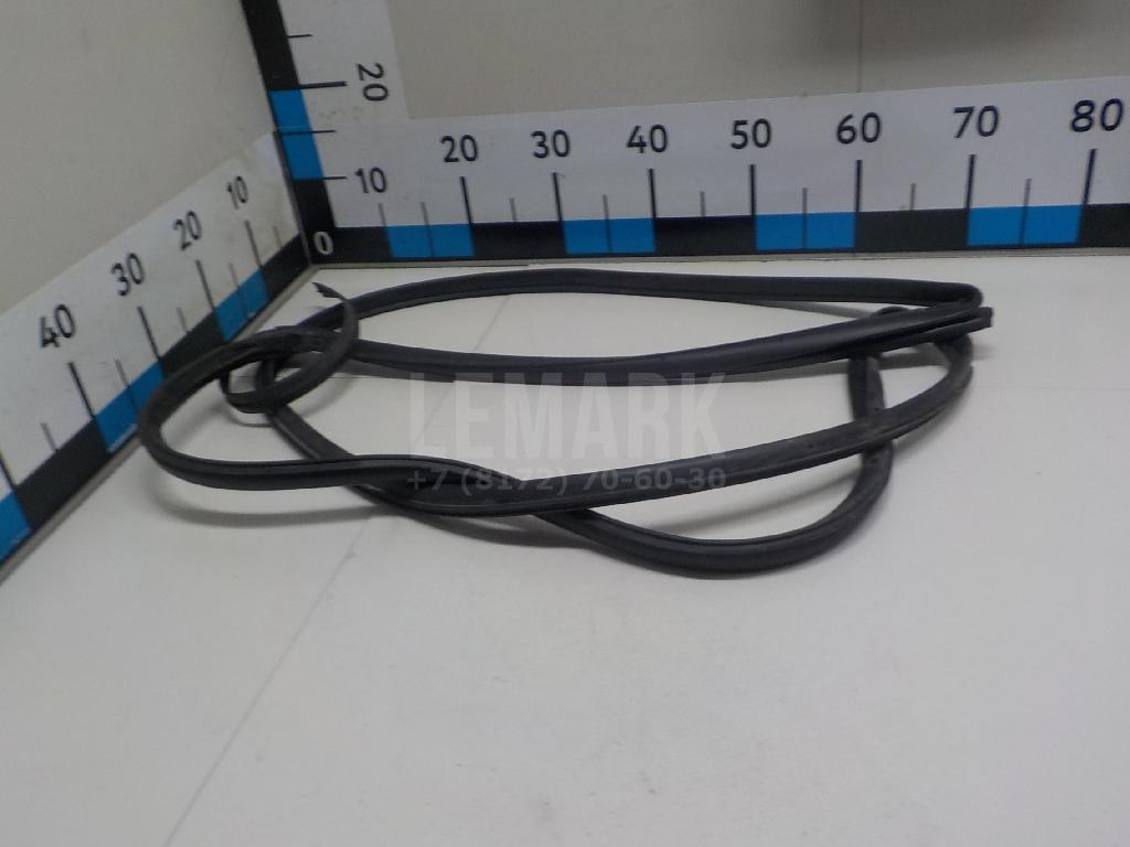Уплотнитель двери 831301H000 Hyundai-Kia