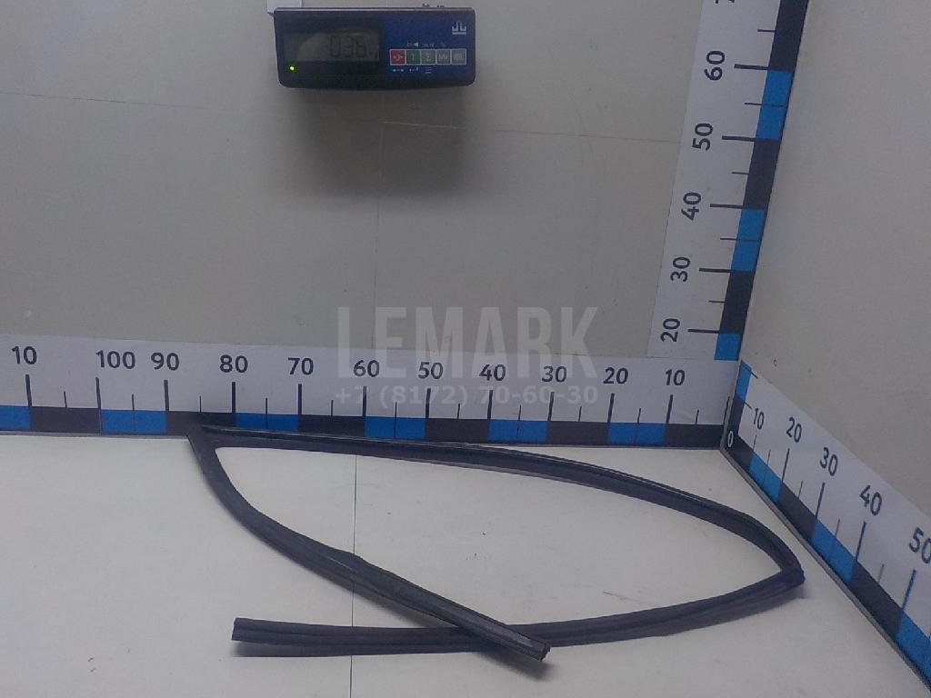 Уплотнитель стекла двери 80330JG000 Nissan