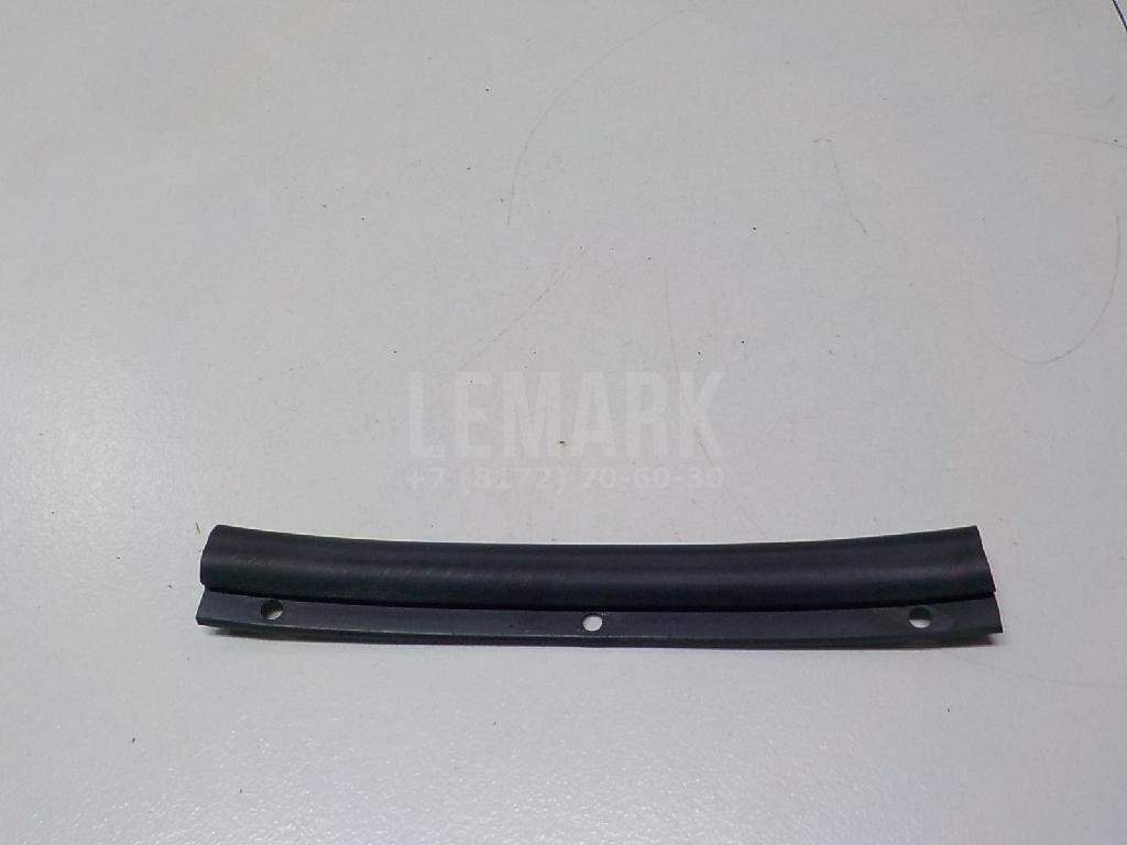Уплотнитель капота 3T0823707 VAG