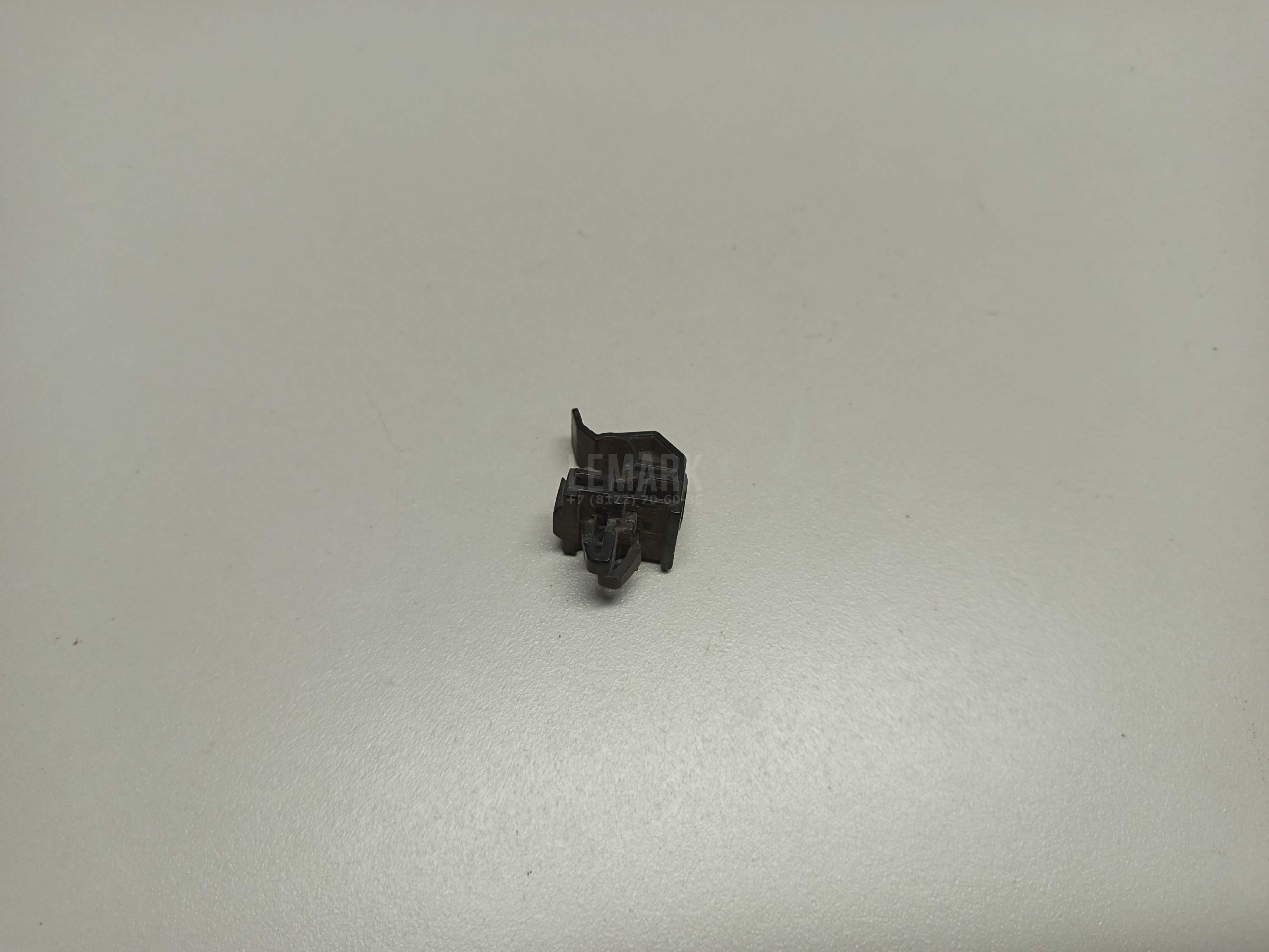Крепеж крючка капота 811742L000 Hyundai-Kia