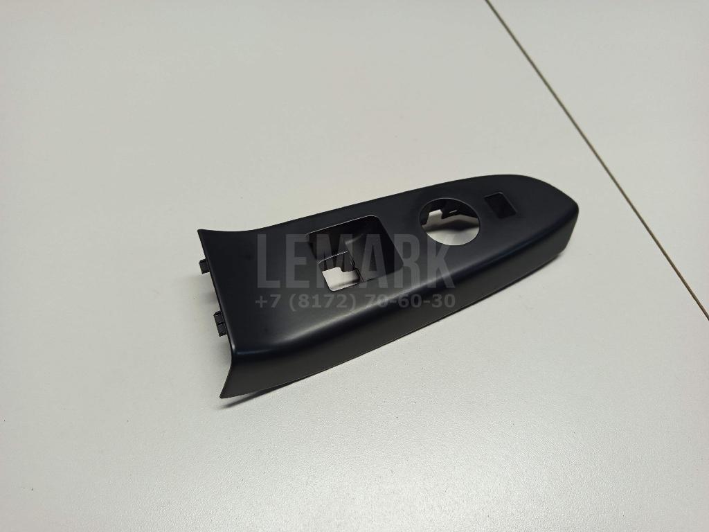 Накладка блока управления стеклоподъемниками 823511H320EQ Hyundai-Kia