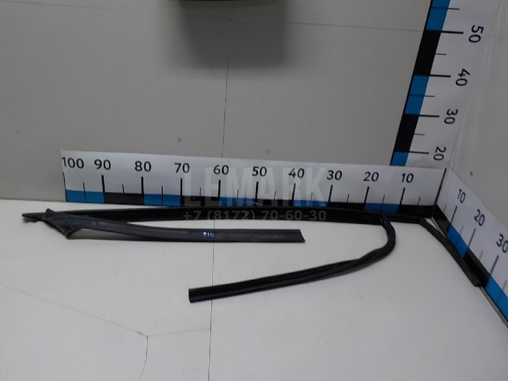 Уплотнитель стекла двери 2K0837432B VAG