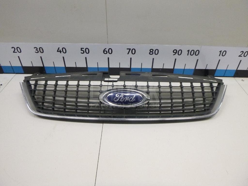 Решетка радиатора 1509301 Ford