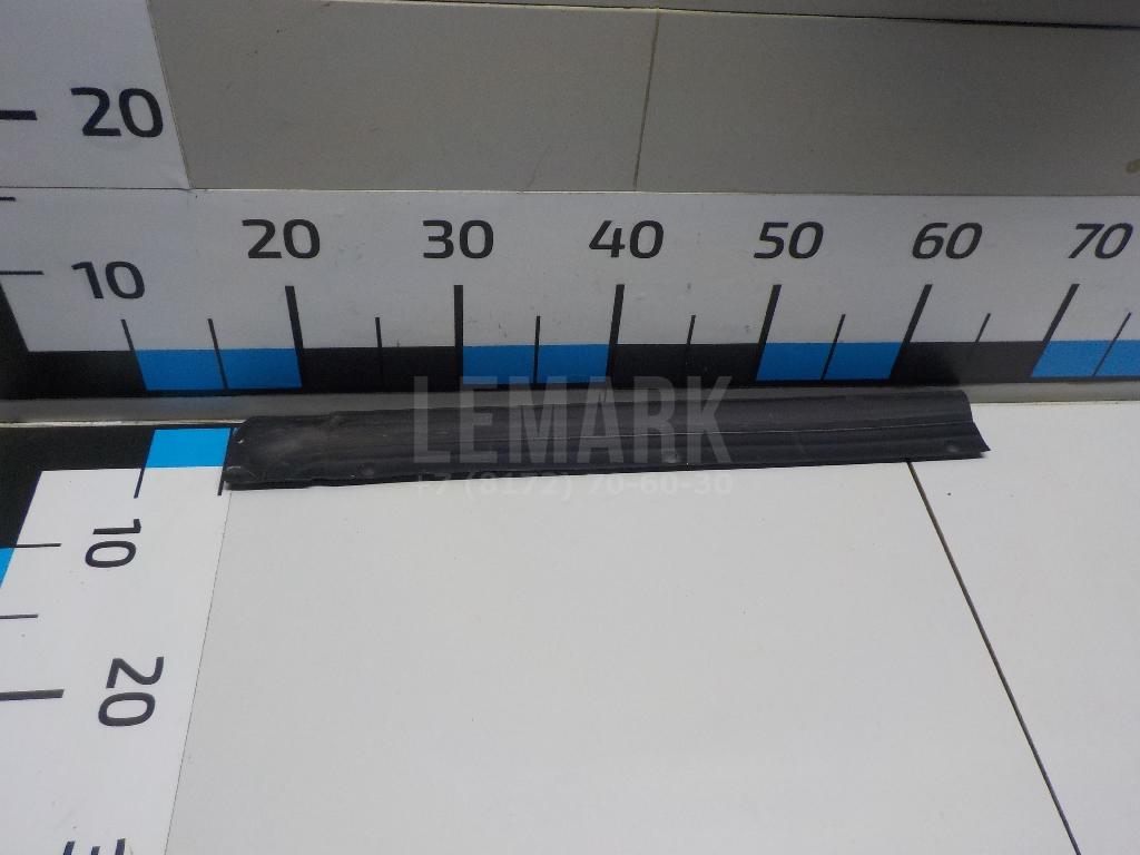 Уплотнитель двери 828394EA0A Nissan