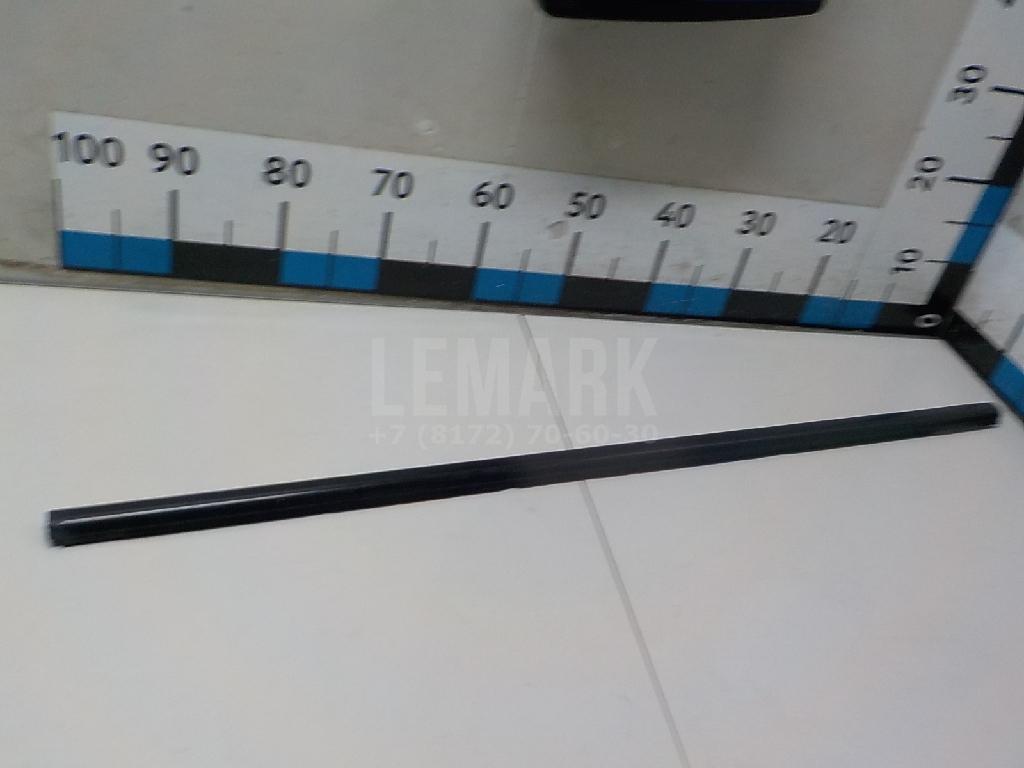 Накладка стекла переднего правого 80820JG000 Nissan