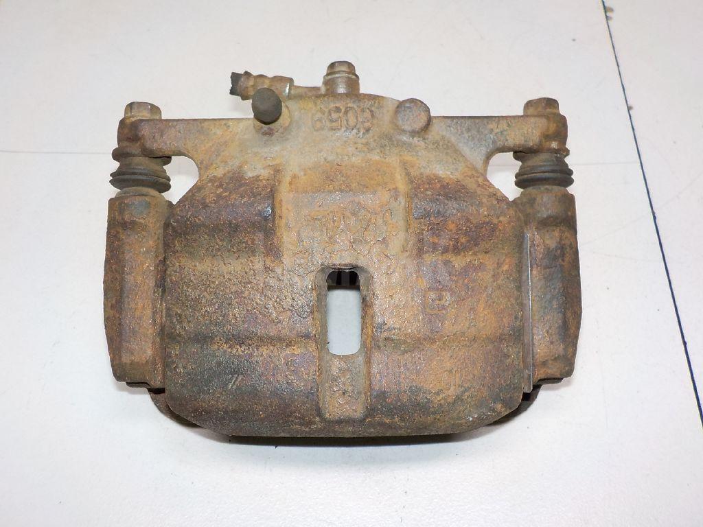 Суппорт тормозной передний правый 41001JD00A Nissan