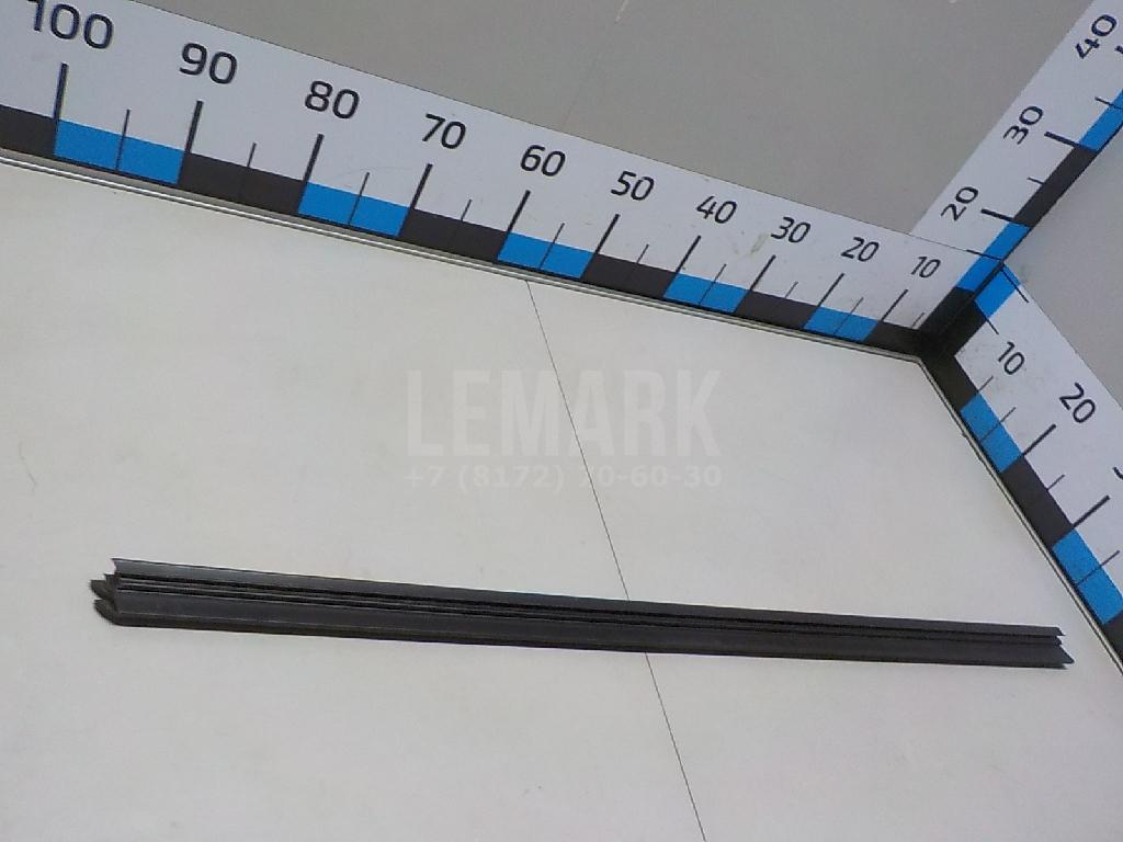Уплотнитель стекла двери 3T0837479 VAG