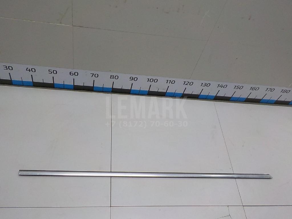 Накладка стекла переднего правого 3T0837476A VAG