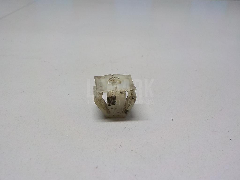 Зажим 8K0821213A VAG